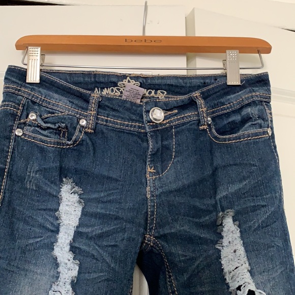 Almost Famous distressed Jeans - Picture 3 of 6